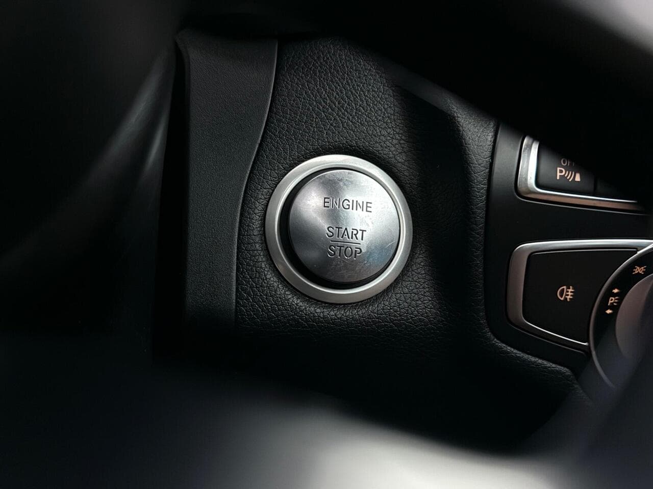 Mercedes-Benz GLC thumbnail Misc Controls