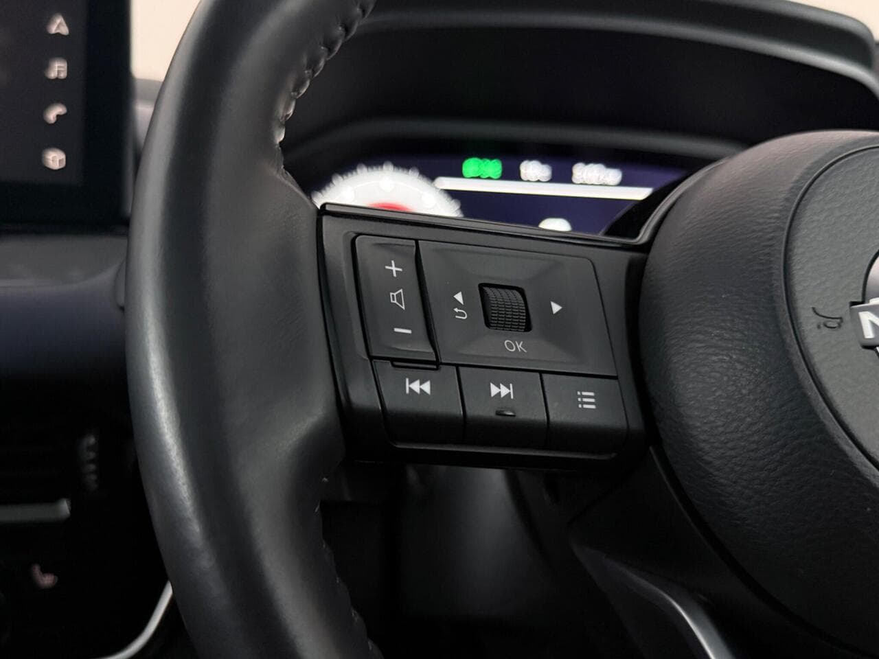 Nissan Qashqai thumbnail Misc Controls