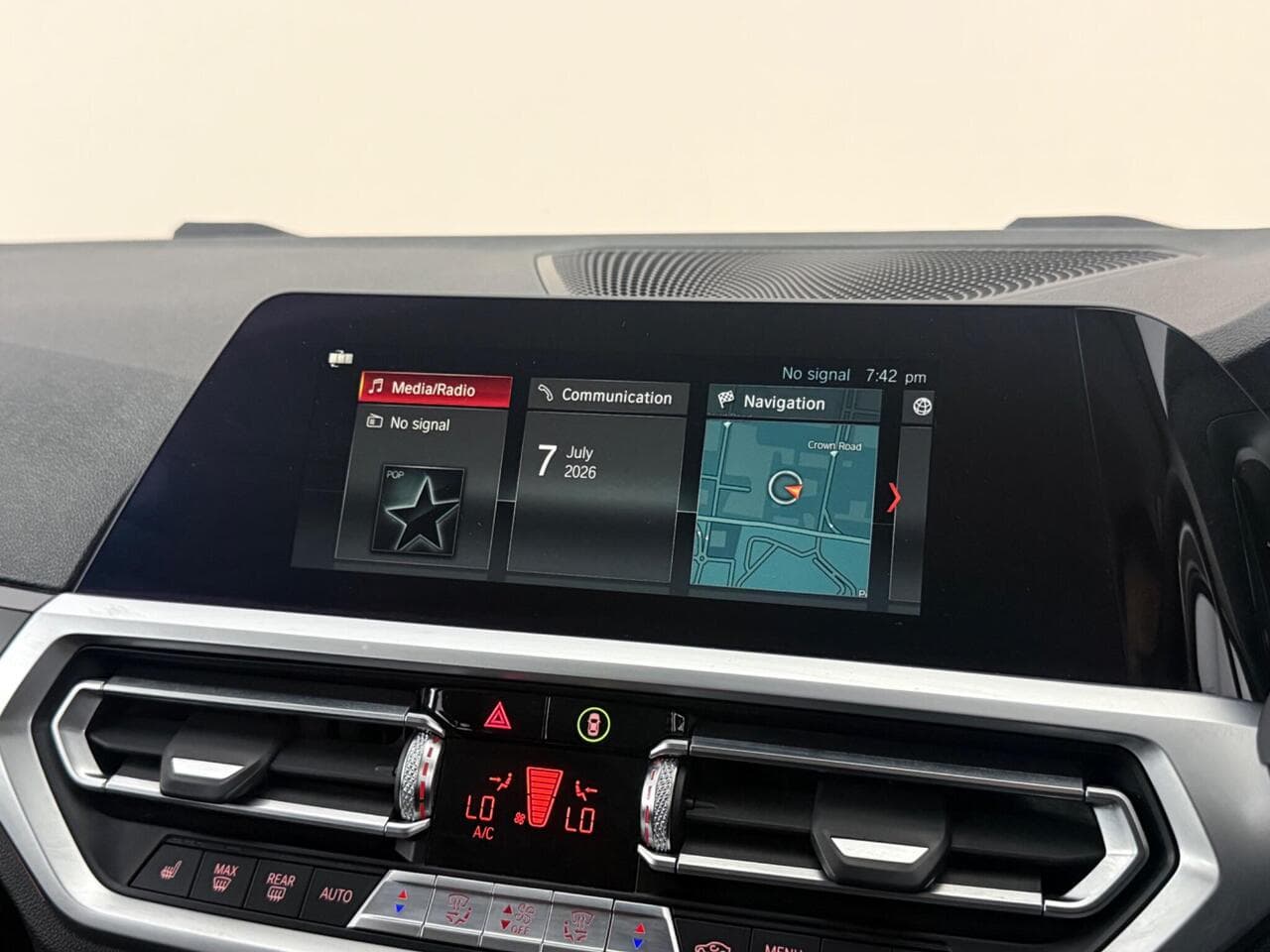 BMW 3 Series thumbnail Infotainment System