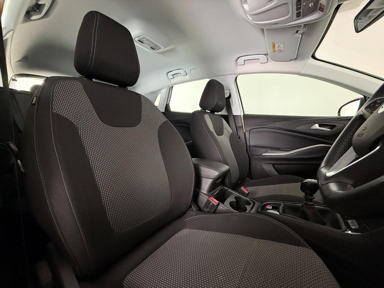 Vauxhall Grandland thumbnail Seat Driver
