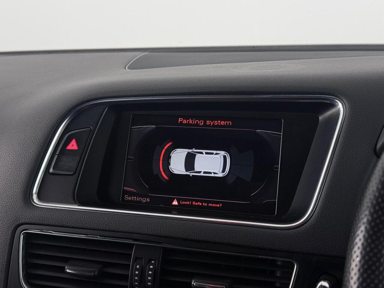 Audi Q5 thumbnail Infotainment System