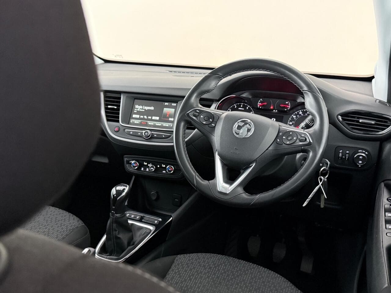 Vauxhall Crossland X thumbnail Interior Front