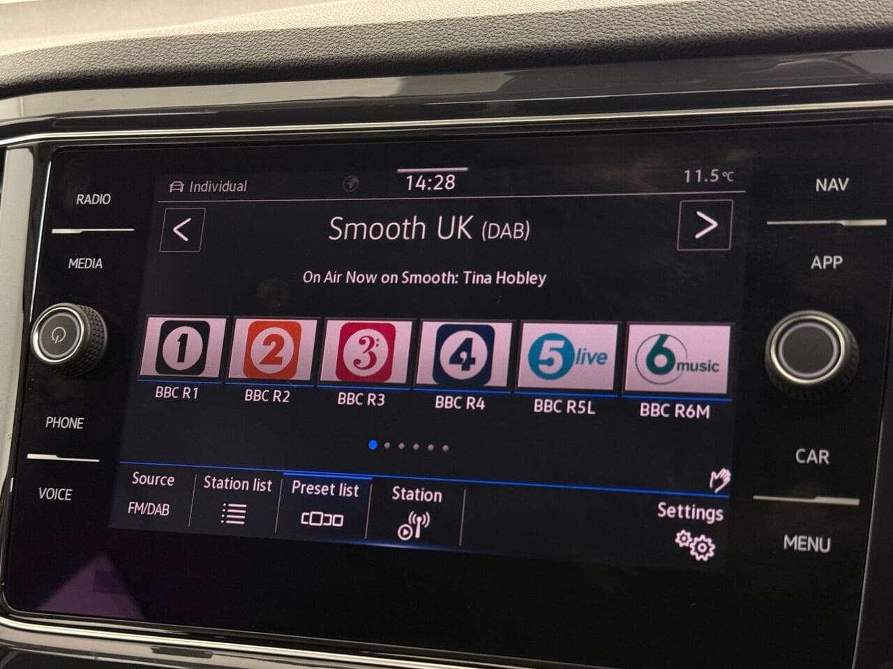 Volkswagen T-Roc thumbnail Infotainment System