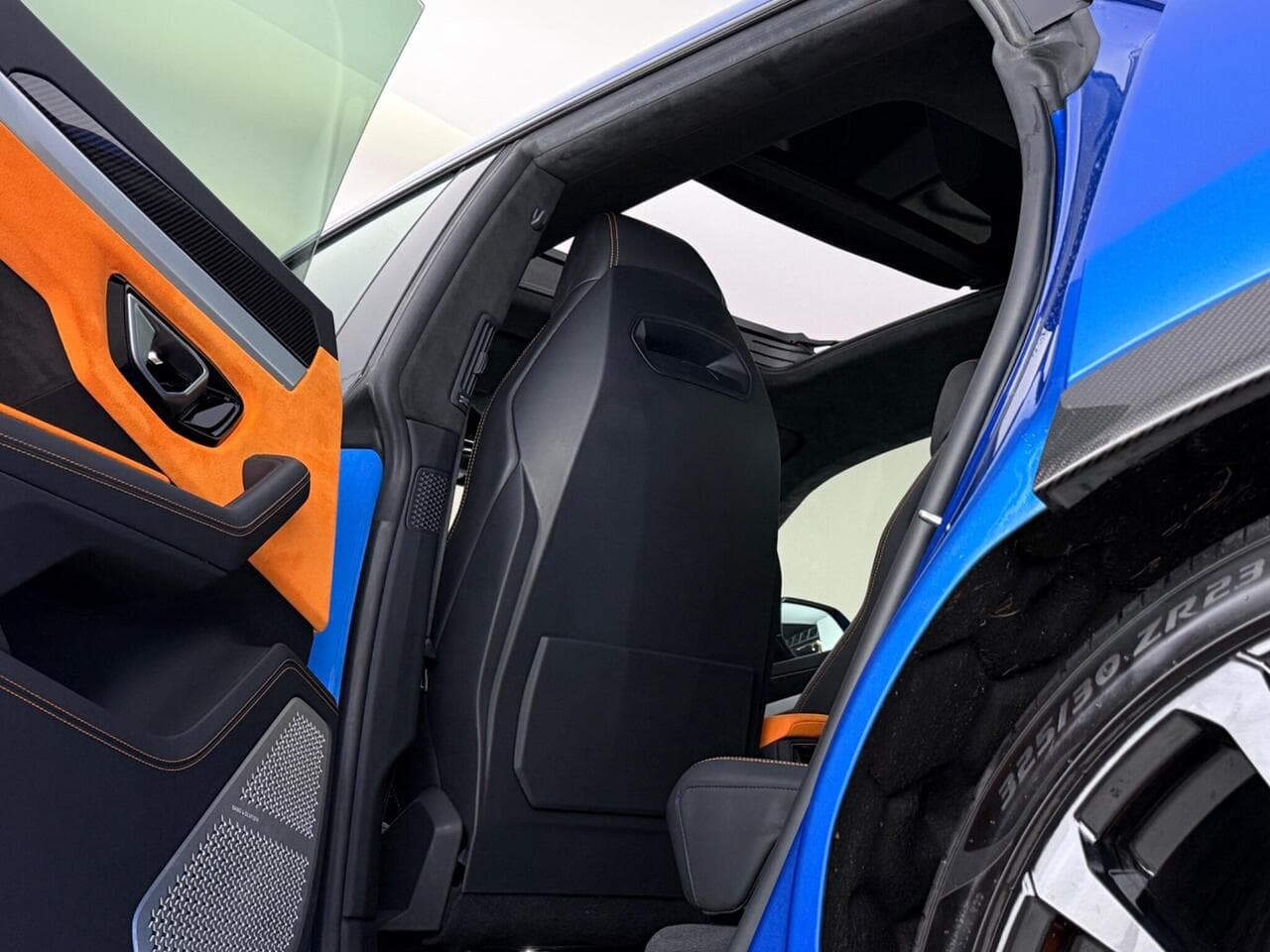 Lamborghini Urus thumbnail Seat Front Passenger