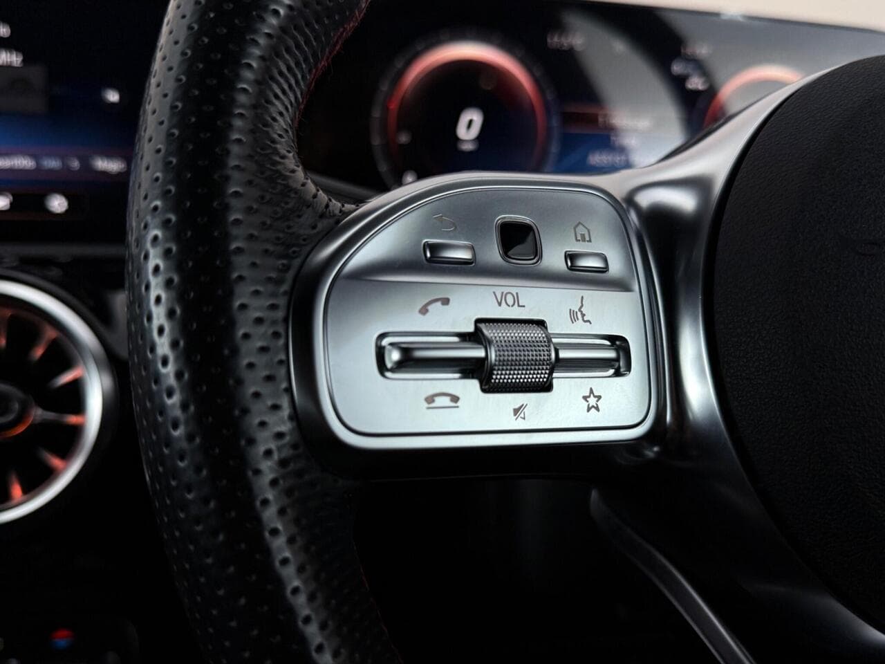 Mercedes-Benz CLA thumbnail Misc Controls