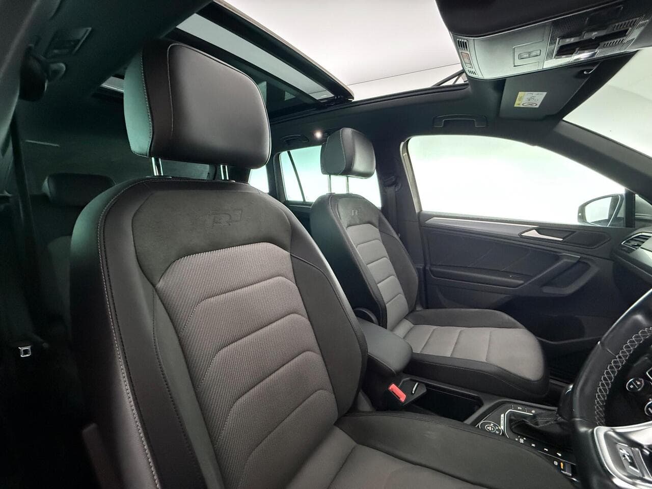 Volkswagen Tiguan thumbnail Seat Driver