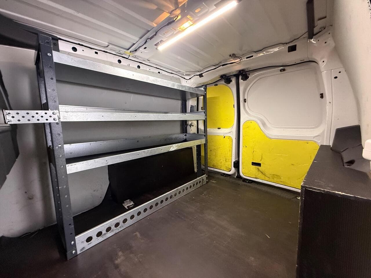 Volkswagen Caddy thumbnail Cargo Space