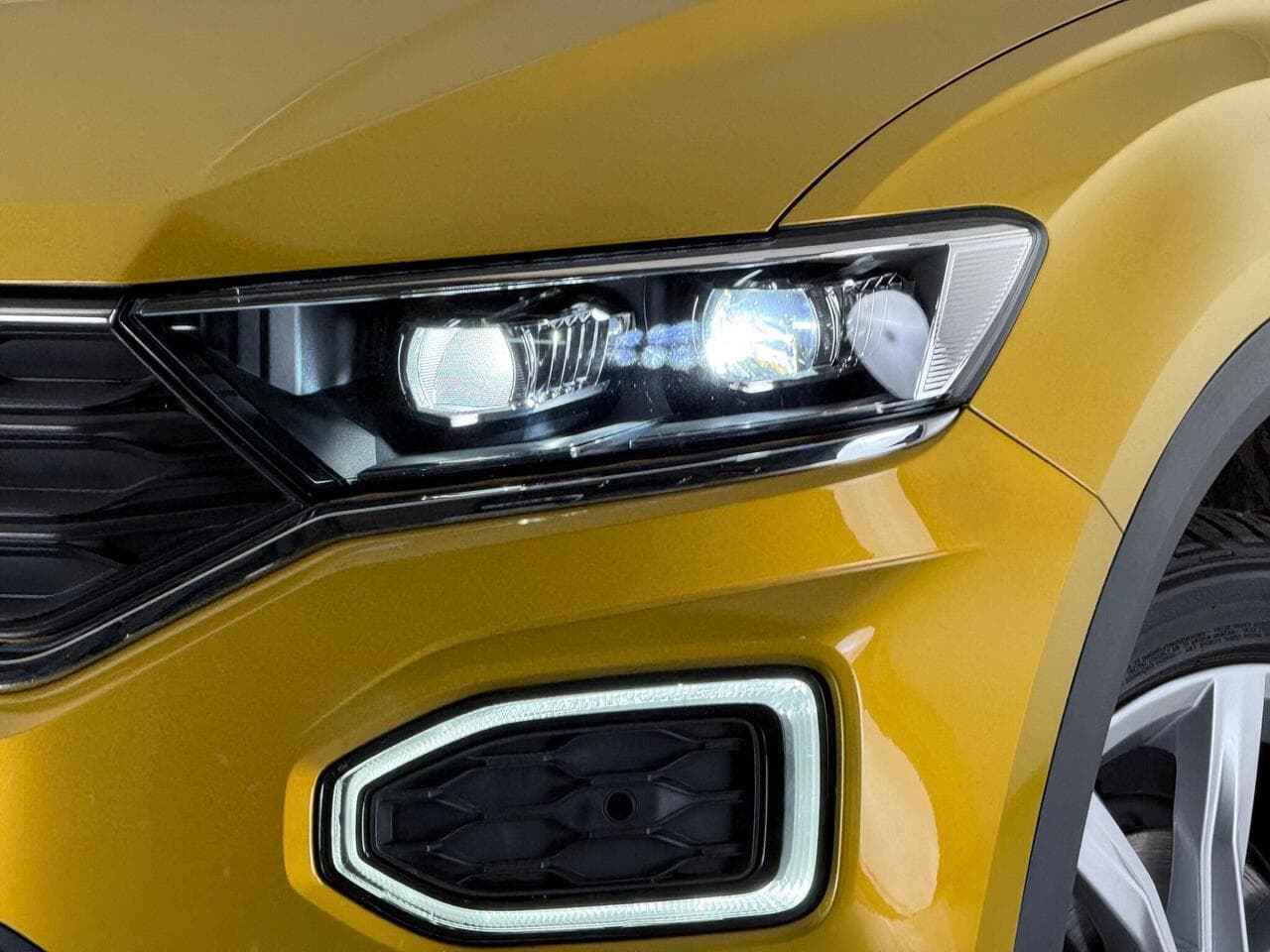 Volkswagen T-Roc thumbnail Lights Front
