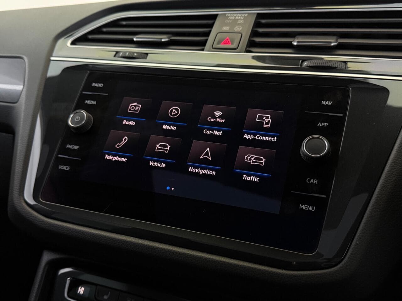 Volkswagen Tiguan thumbnail Infotainment System