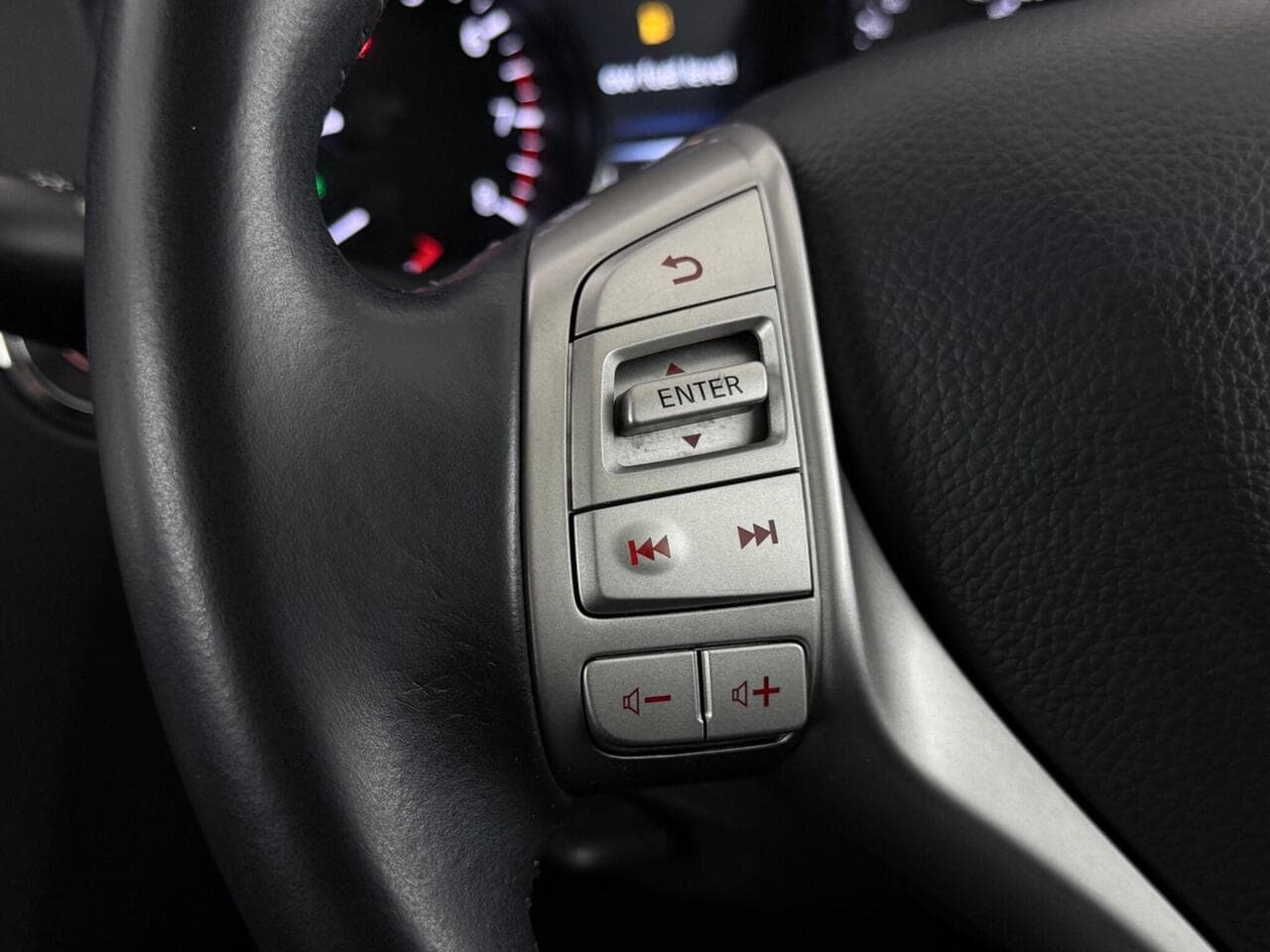 Nissan Qashqai thumbnail Misc Controls