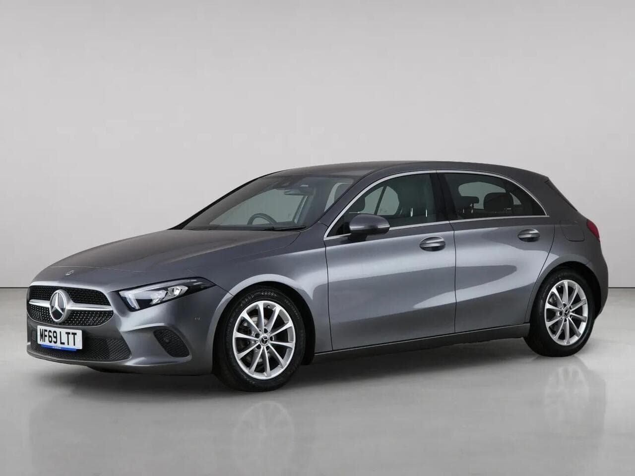 Mercedes-Benz A Class thumbnail Front Left