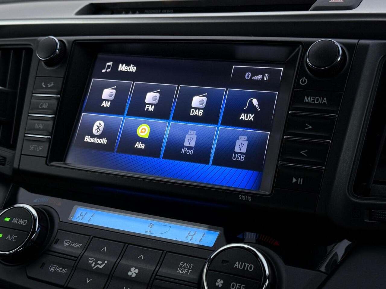 Toyota RAV4 thumbnail Infotainment System