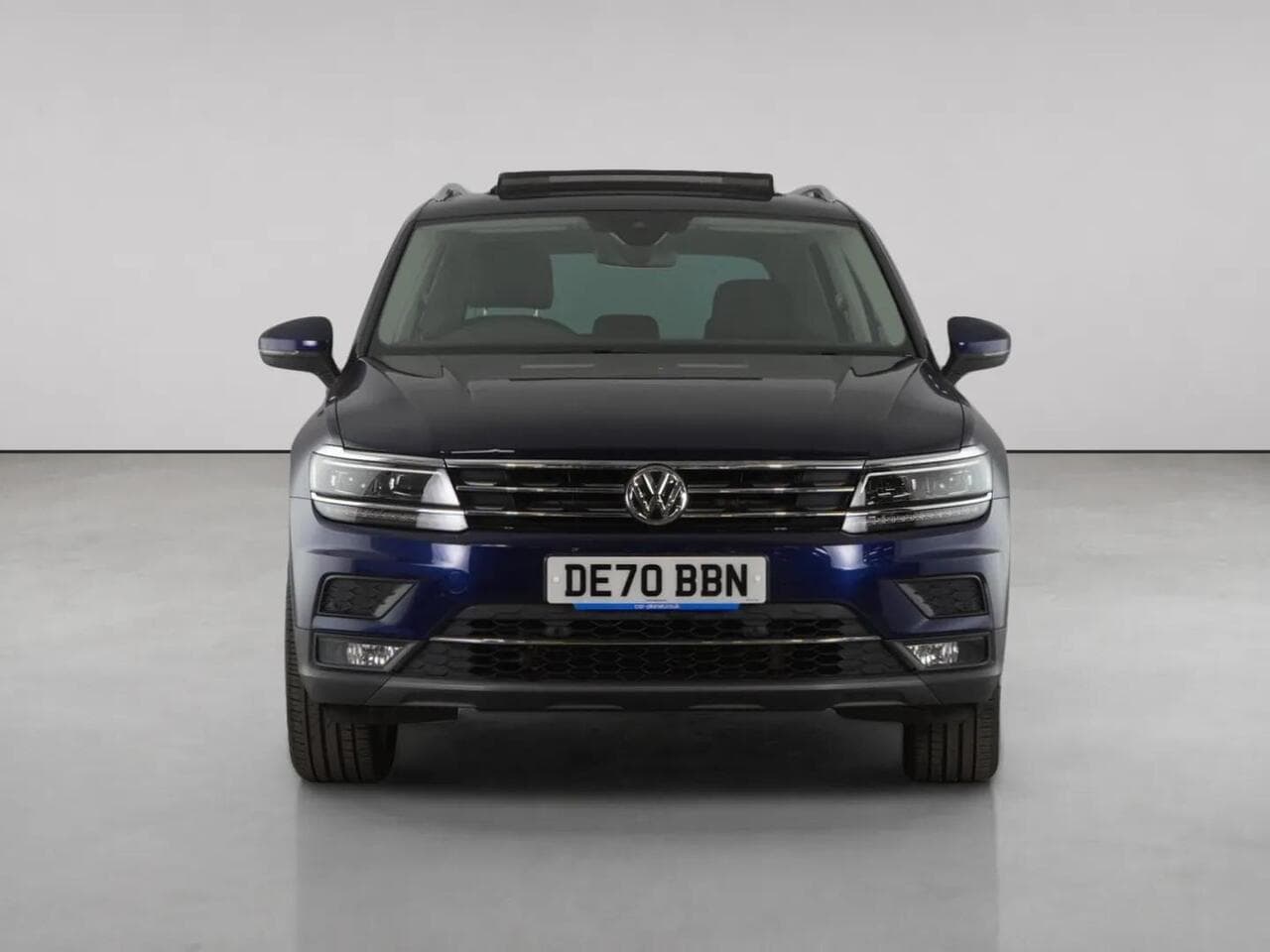 Volkswagen Tiguan thumbnail Front