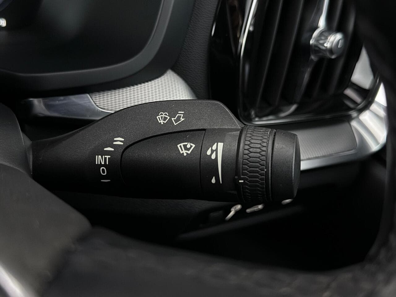Volvo S60 thumbnail Misc Controls