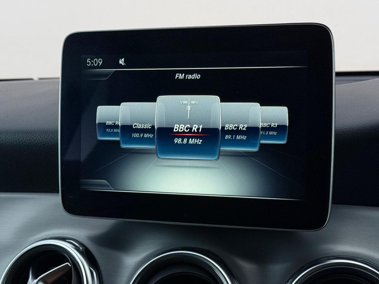 Mercedes-Benz GLA thumbnail Infotainment System