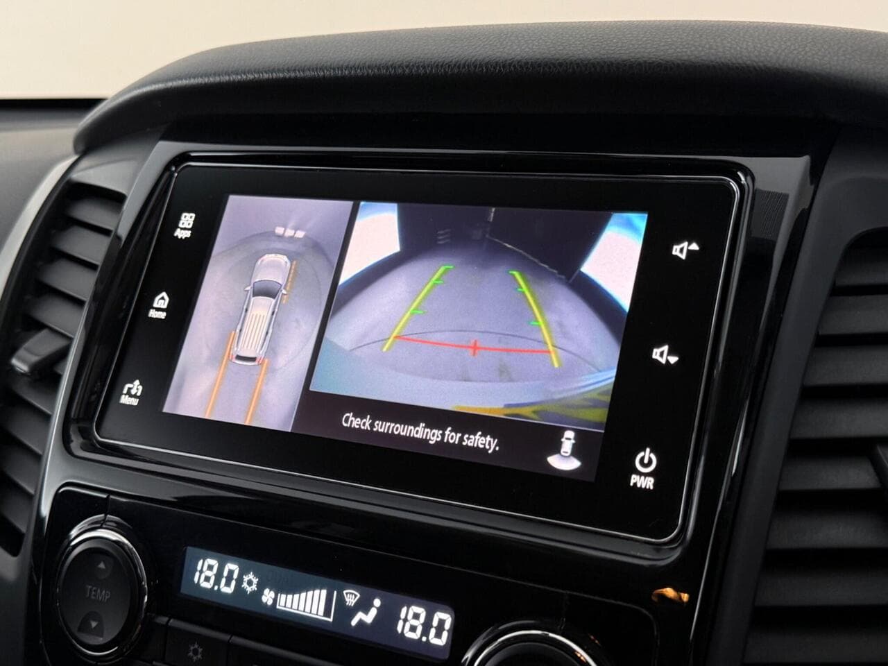Mitsubishi Shogun Sport thumbnail Infotainment System