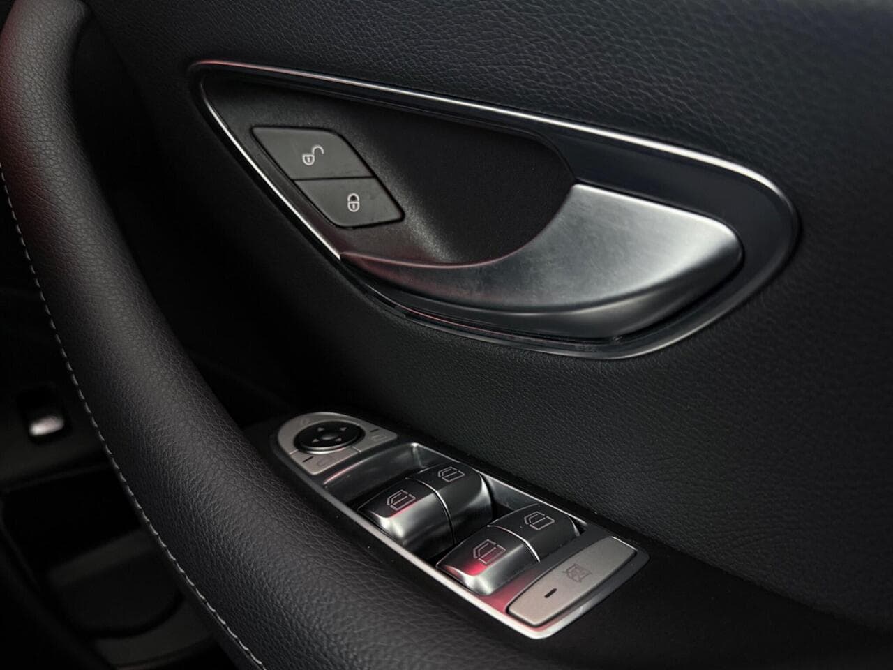 Mercedes-Benz E Class thumbnail Door Interior