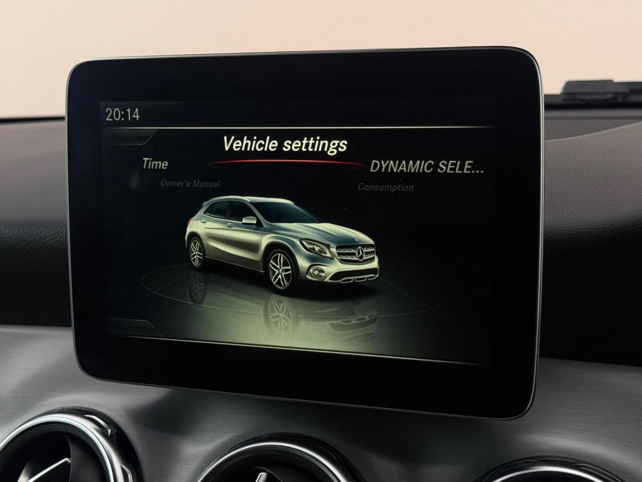 Mercedes-Benz GLA thumbnail Infotainment System