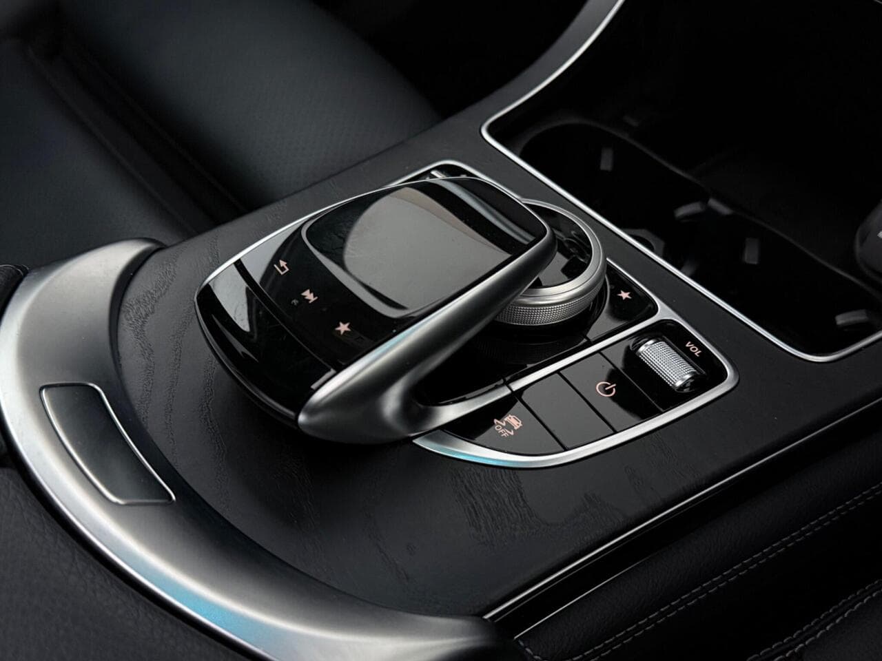 Mercedes-Benz GLC thumbnail Misc Controls