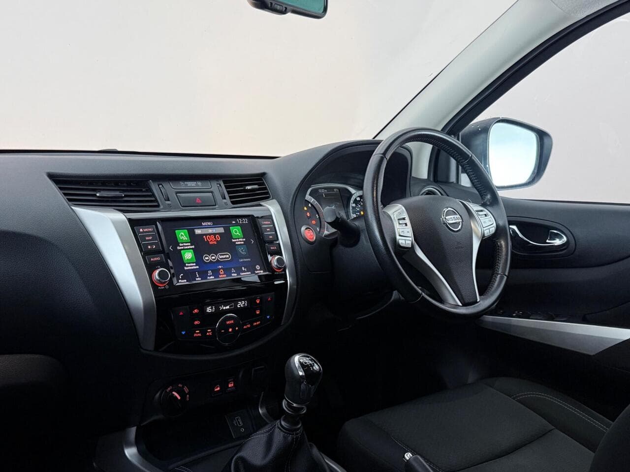 Nissan Navara thumbnail Interior Front