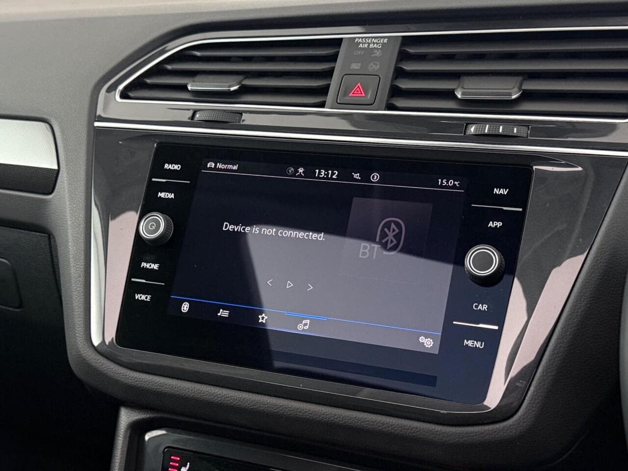Volkswagen Tiguan thumbnail Infotainment System