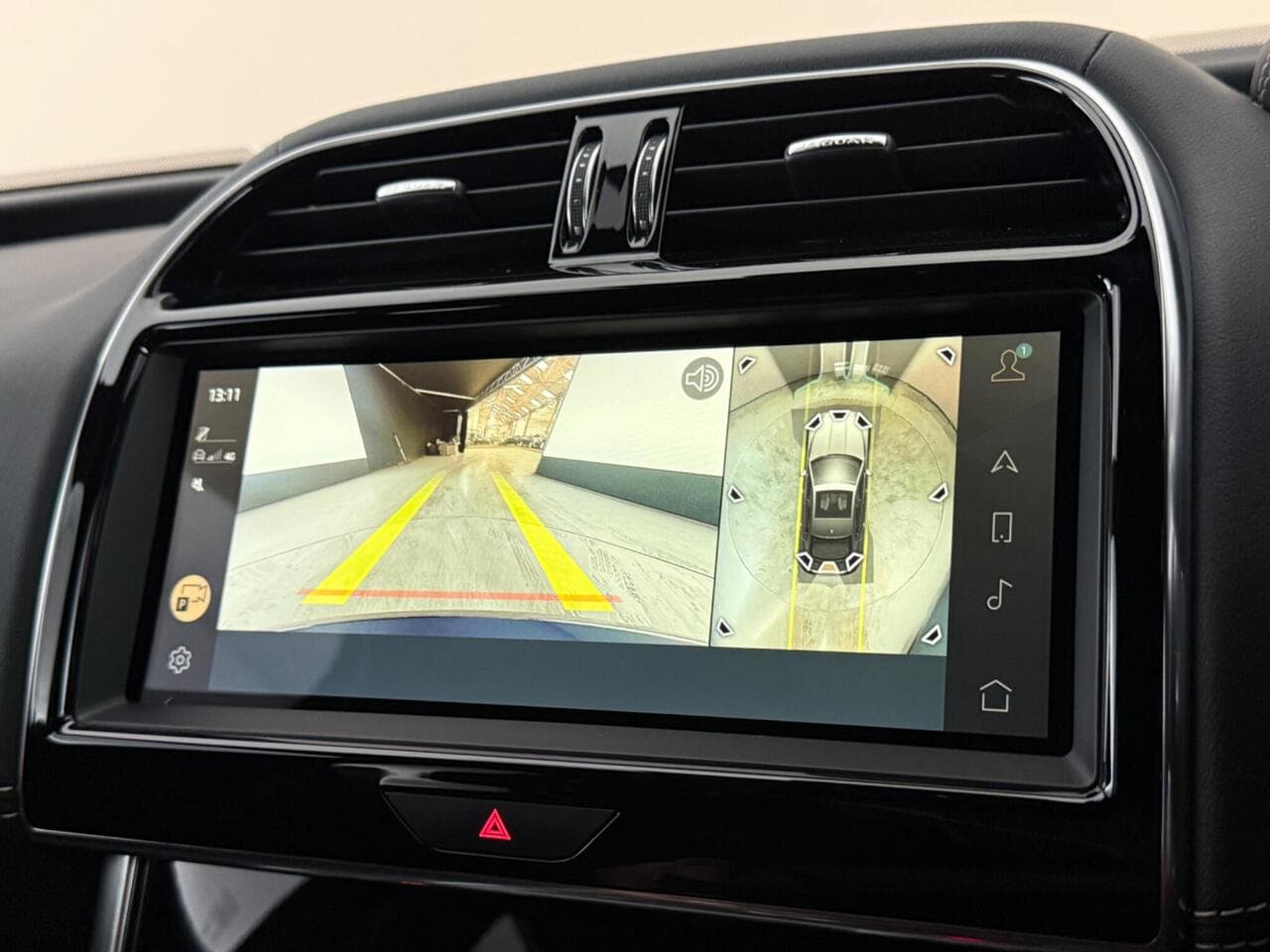 Jaguar XE thumbnail Infotainment System