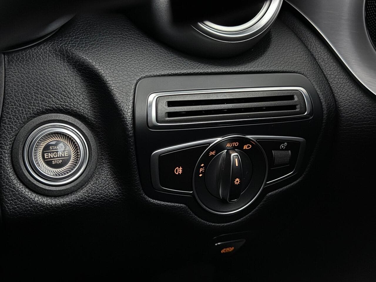 Mercedes-Benz C Class thumbnail Misc Controls