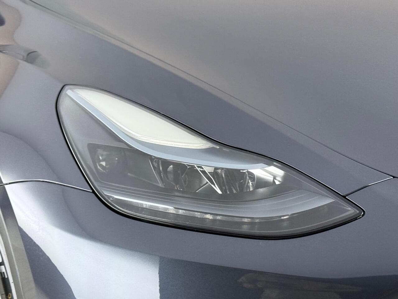 Tesla Model Y thumbnail Lights Front