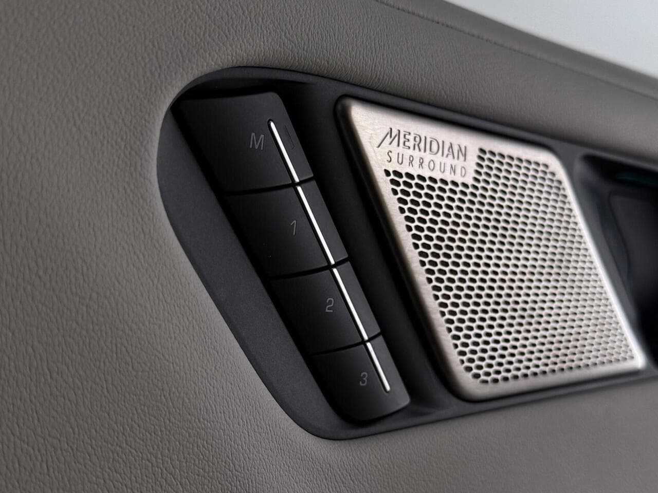 Jaguar I-PACE thumbnail Misc Controls