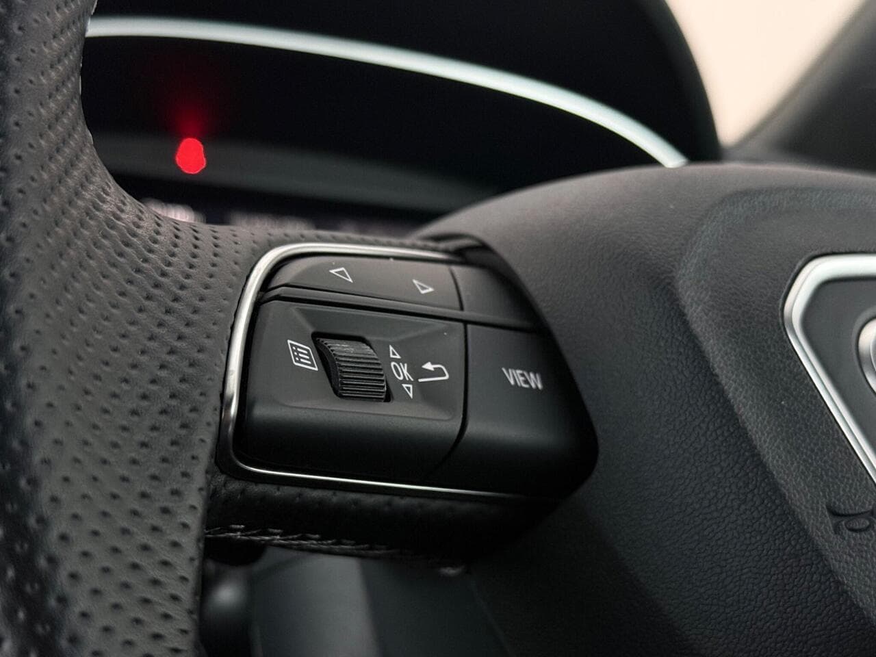 Audi Q3 thumbnail Misc Controls