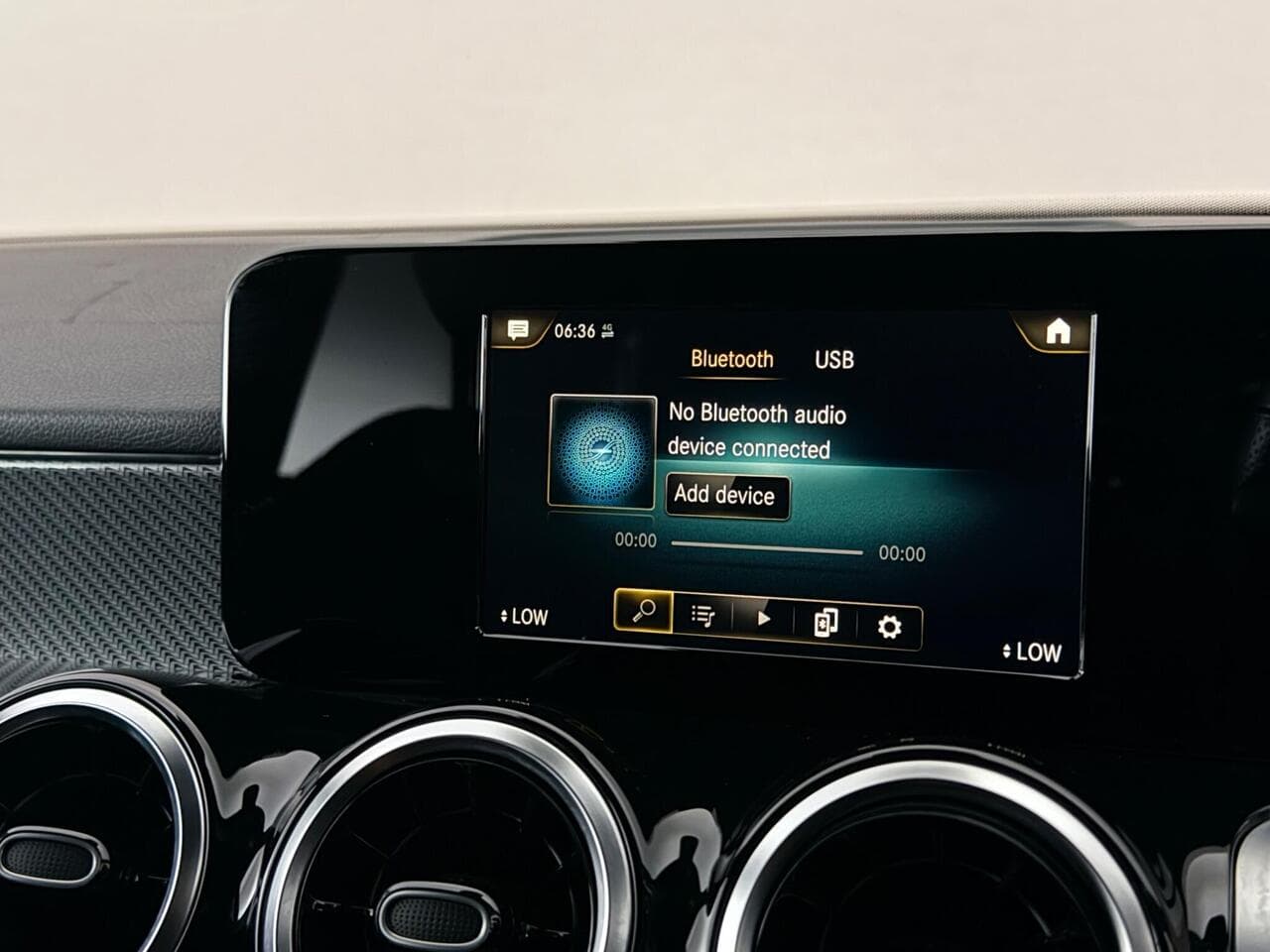 Mercedes-Benz GLB thumbnail Infotainment System