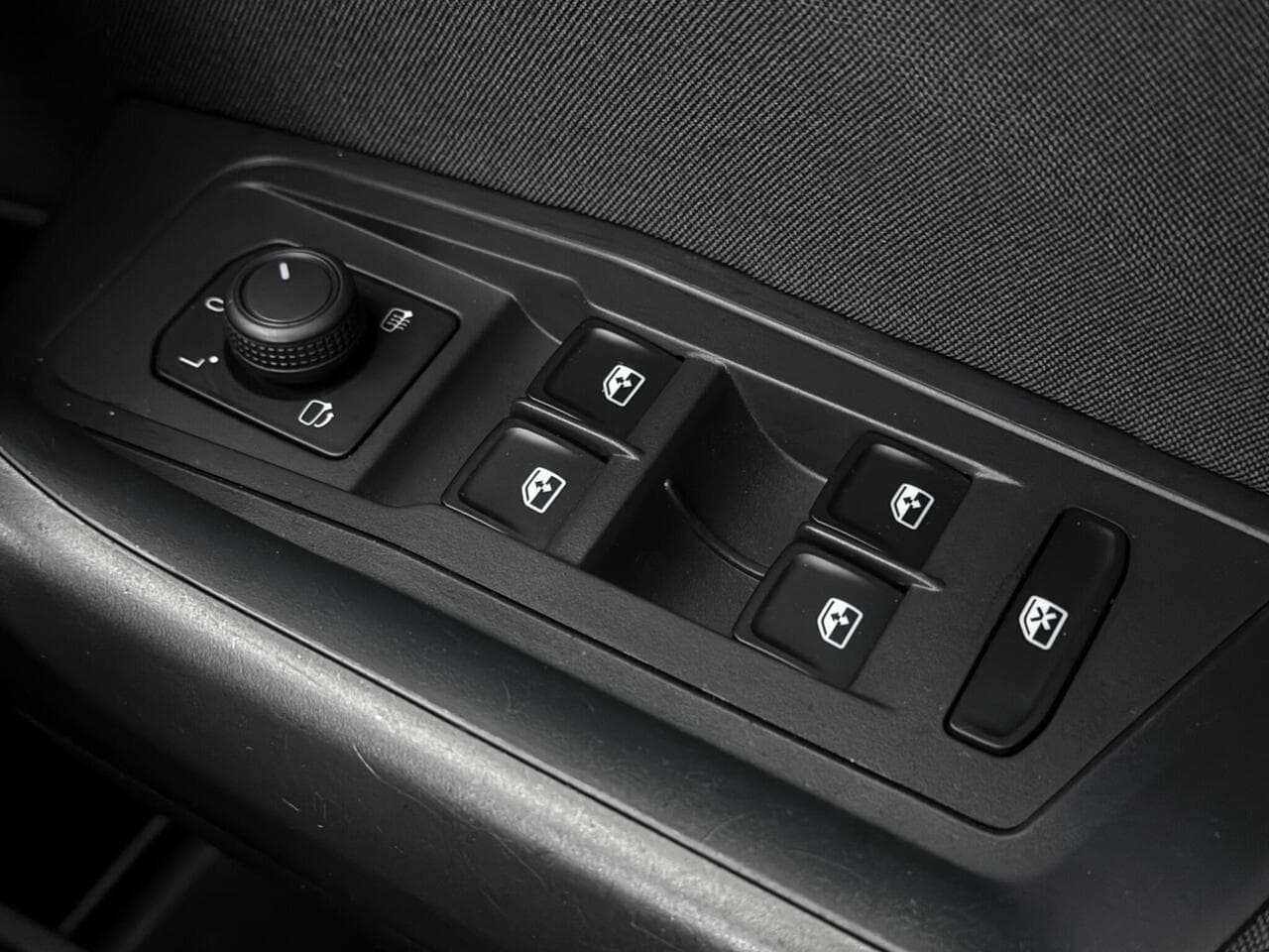 Volkswagen T-Roc thumbnail Misc Controls