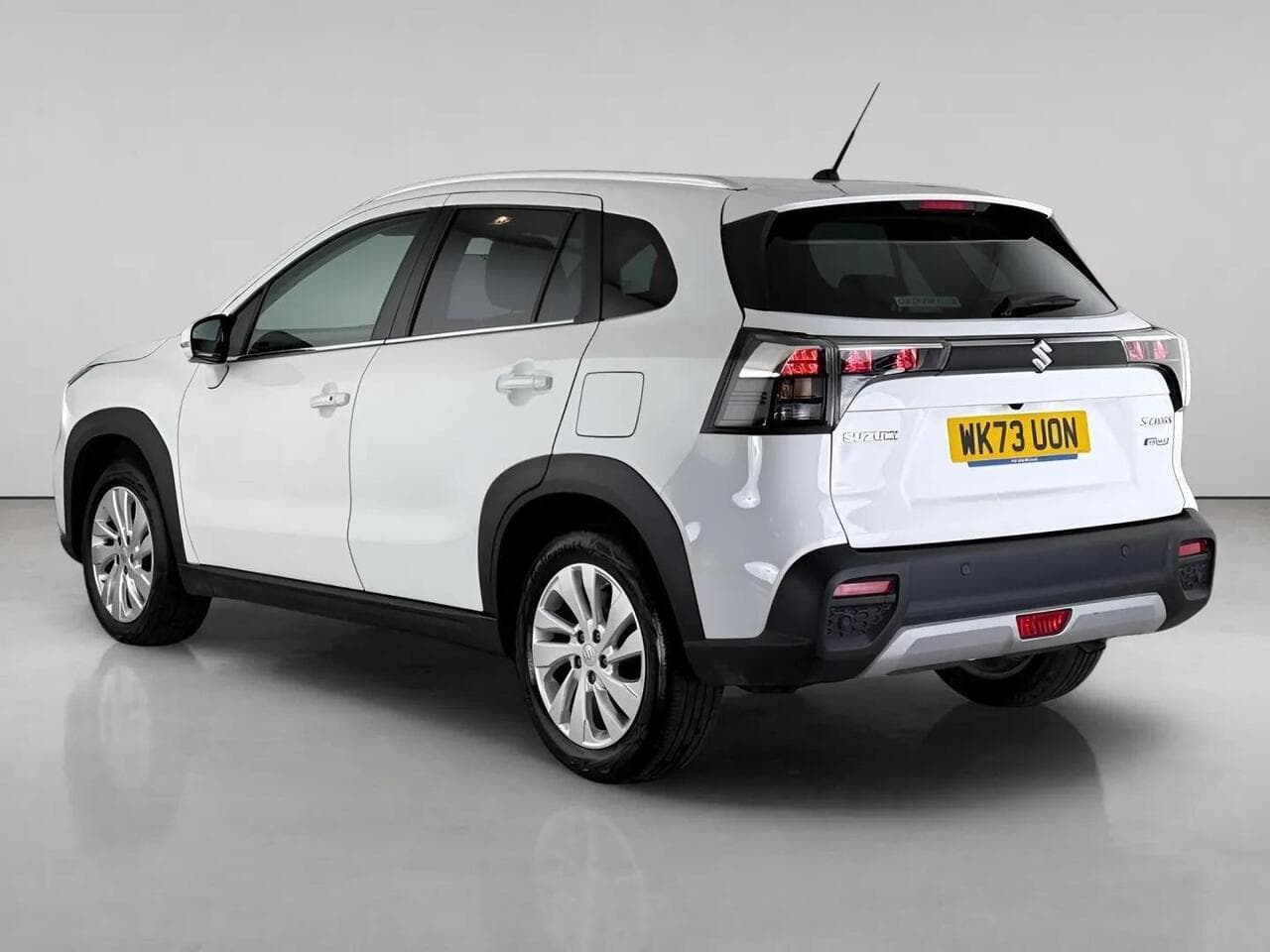 Suzuki S-Cross thumbnail Rear Left