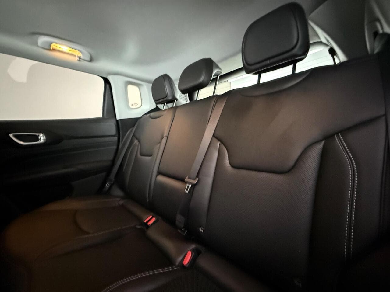 Jeep Compass thumbnail Seats Rear