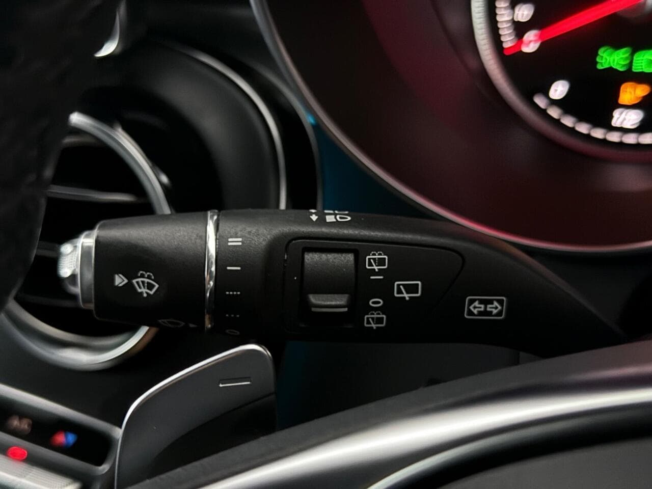 Mercedes-Benz GLC thumbnail Misc Controls