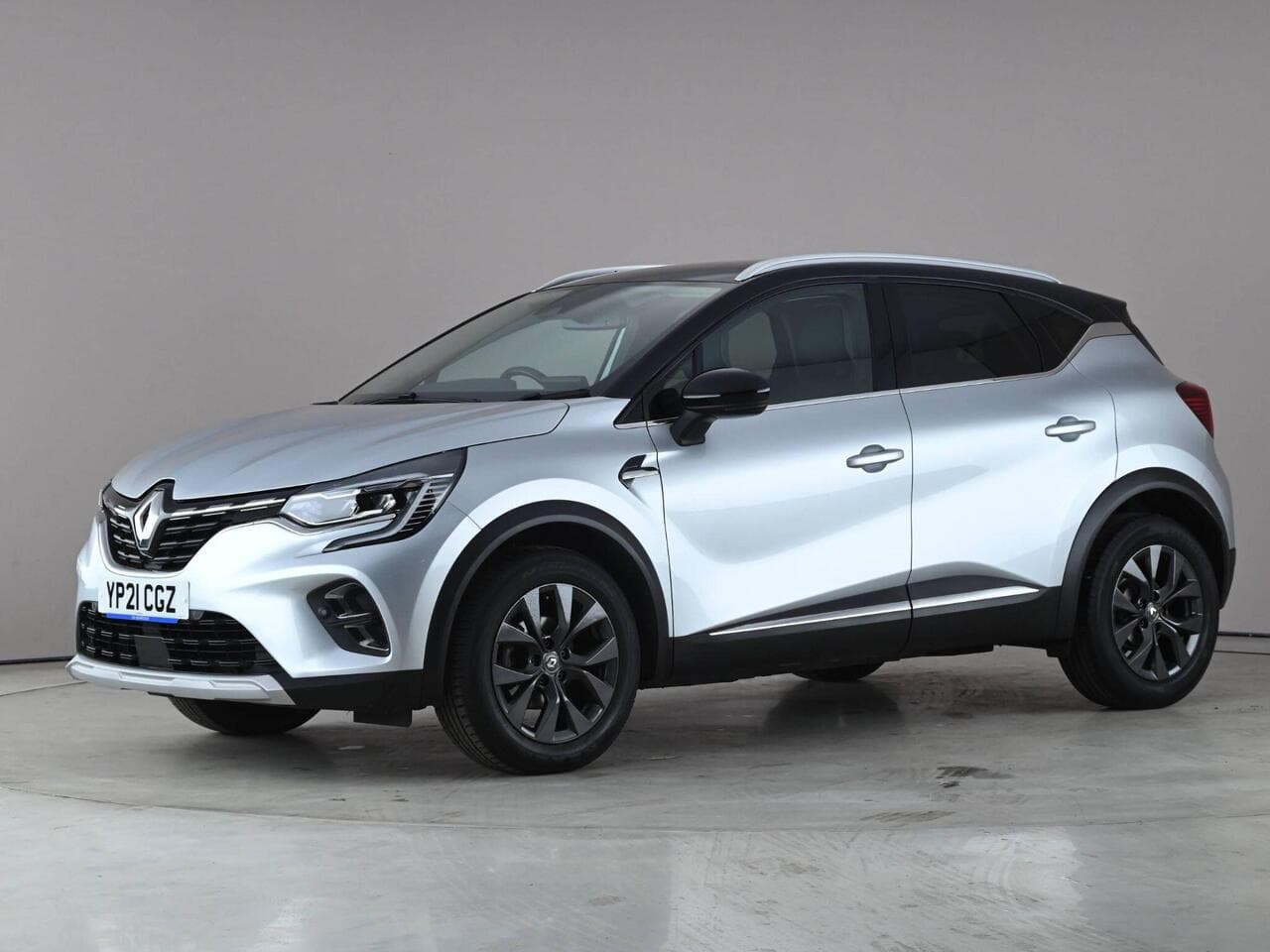 Renault Captur thumbnail Front Left