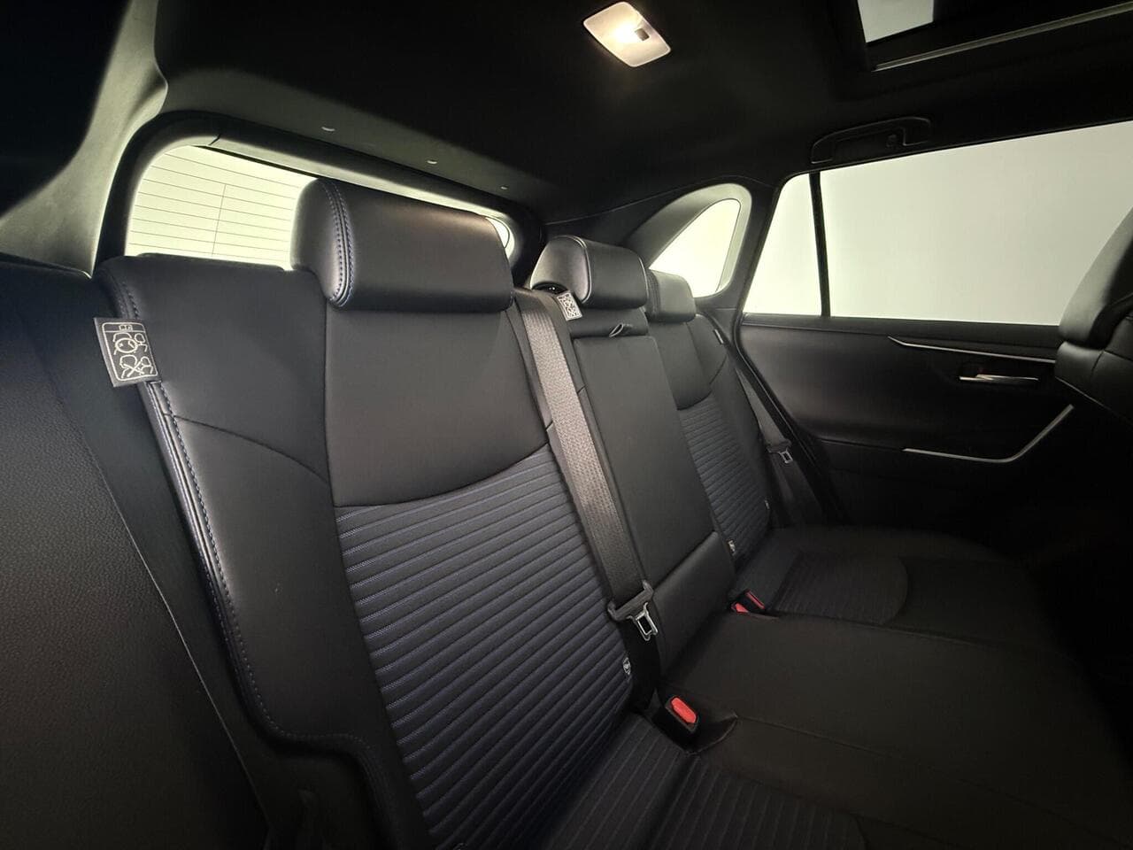 Toyota RAV4 thumbnail Seats Rear