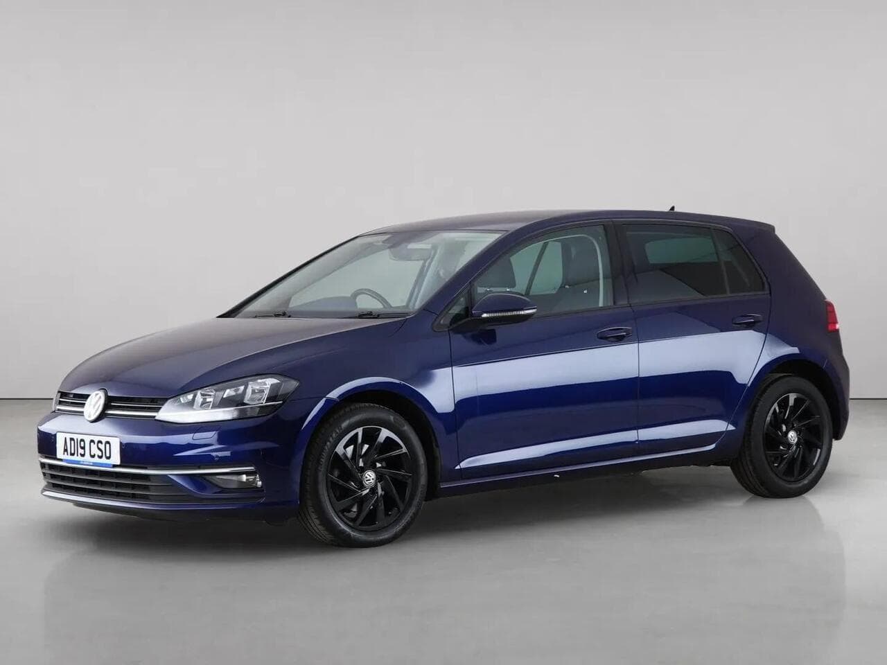 Volkswagen Golf thumbnail Front Left