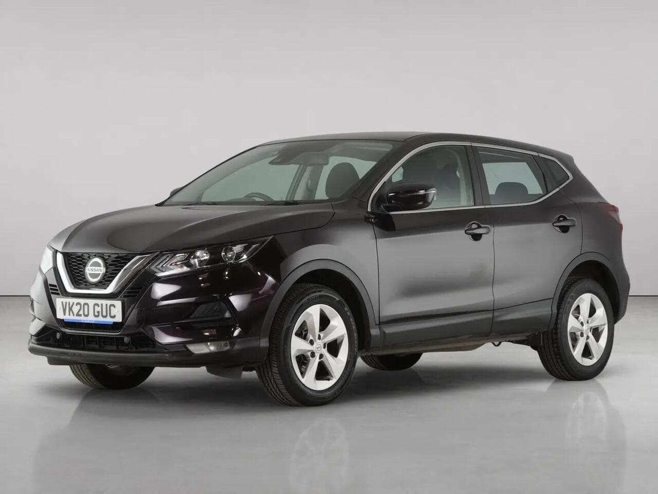 Nissan Qashqai thumbnail Front Left