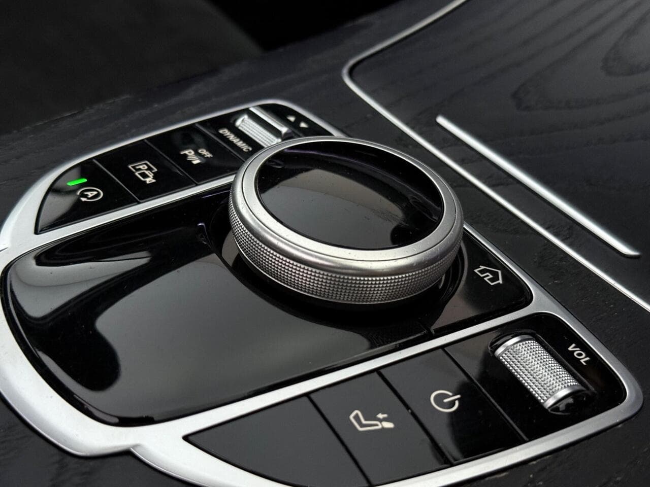 Mercedes-Benz E Class thumbnail Misc Controls