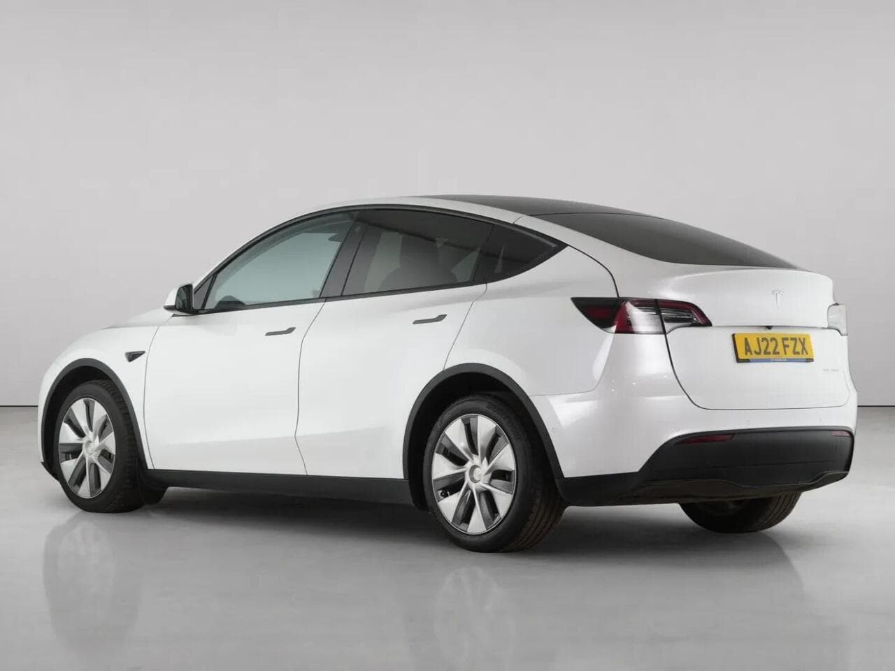 Tesla Model Y thumbnail Rear Left
