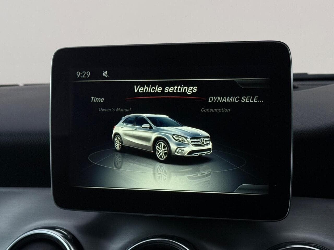 Mercedes-Benz GLA thumbnail Infotainment System