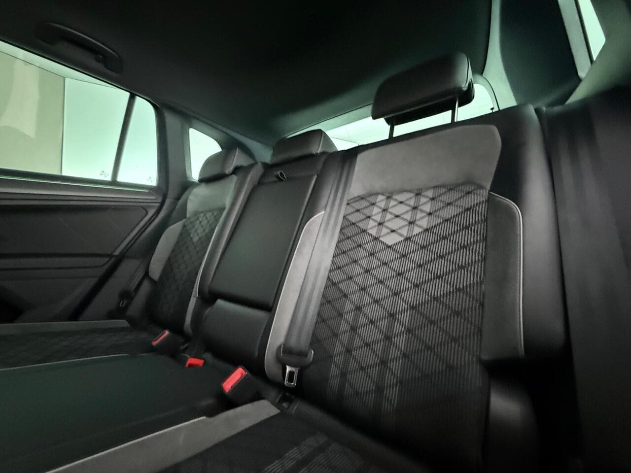 Volkswagen Tiguan thumbnail Seats Rear