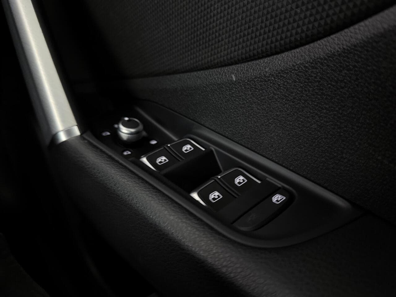 Audi Q2 thumbnail Misc Controls