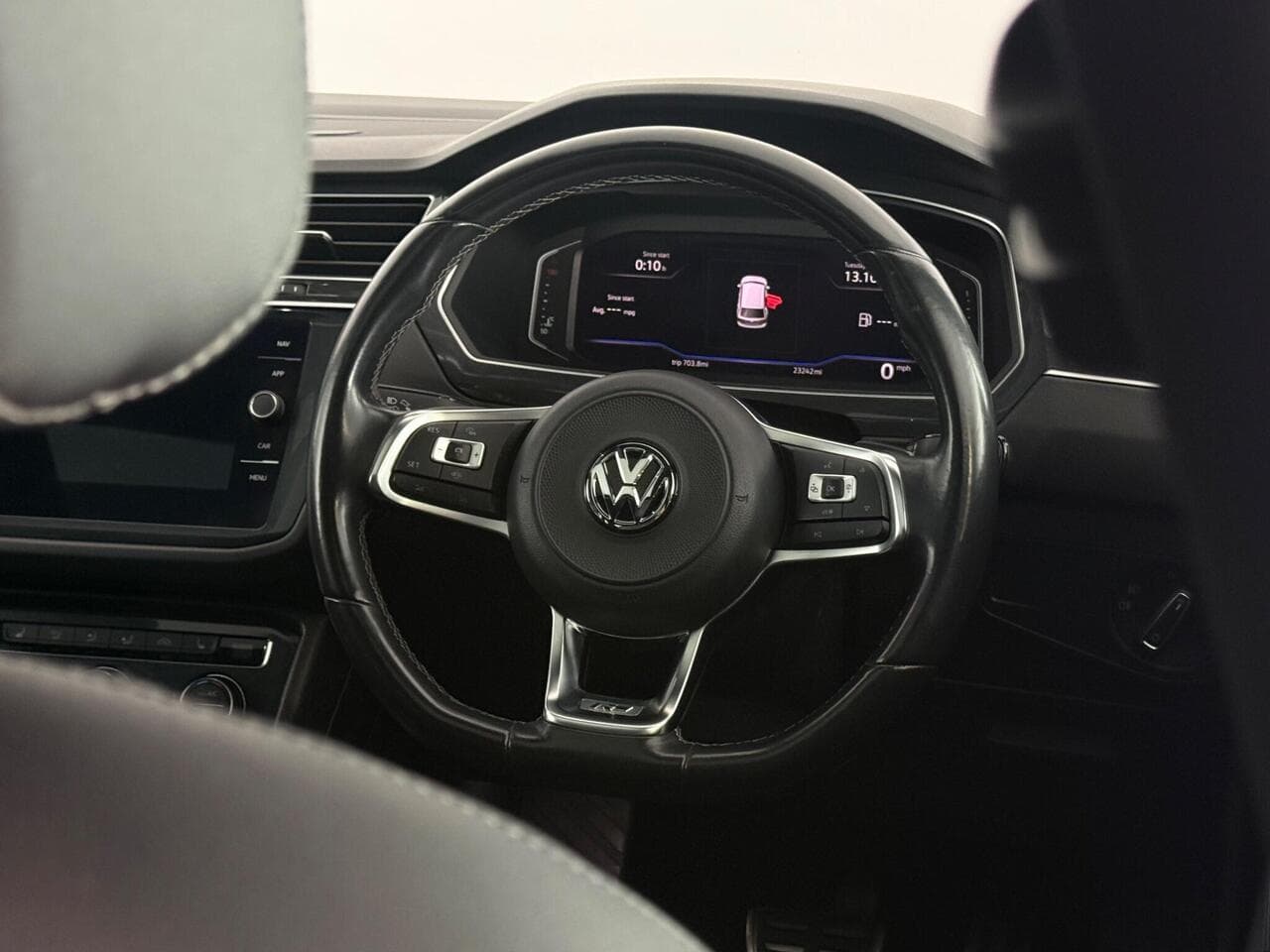 Volkswagen Tiguan thumbnail Steering Wheel