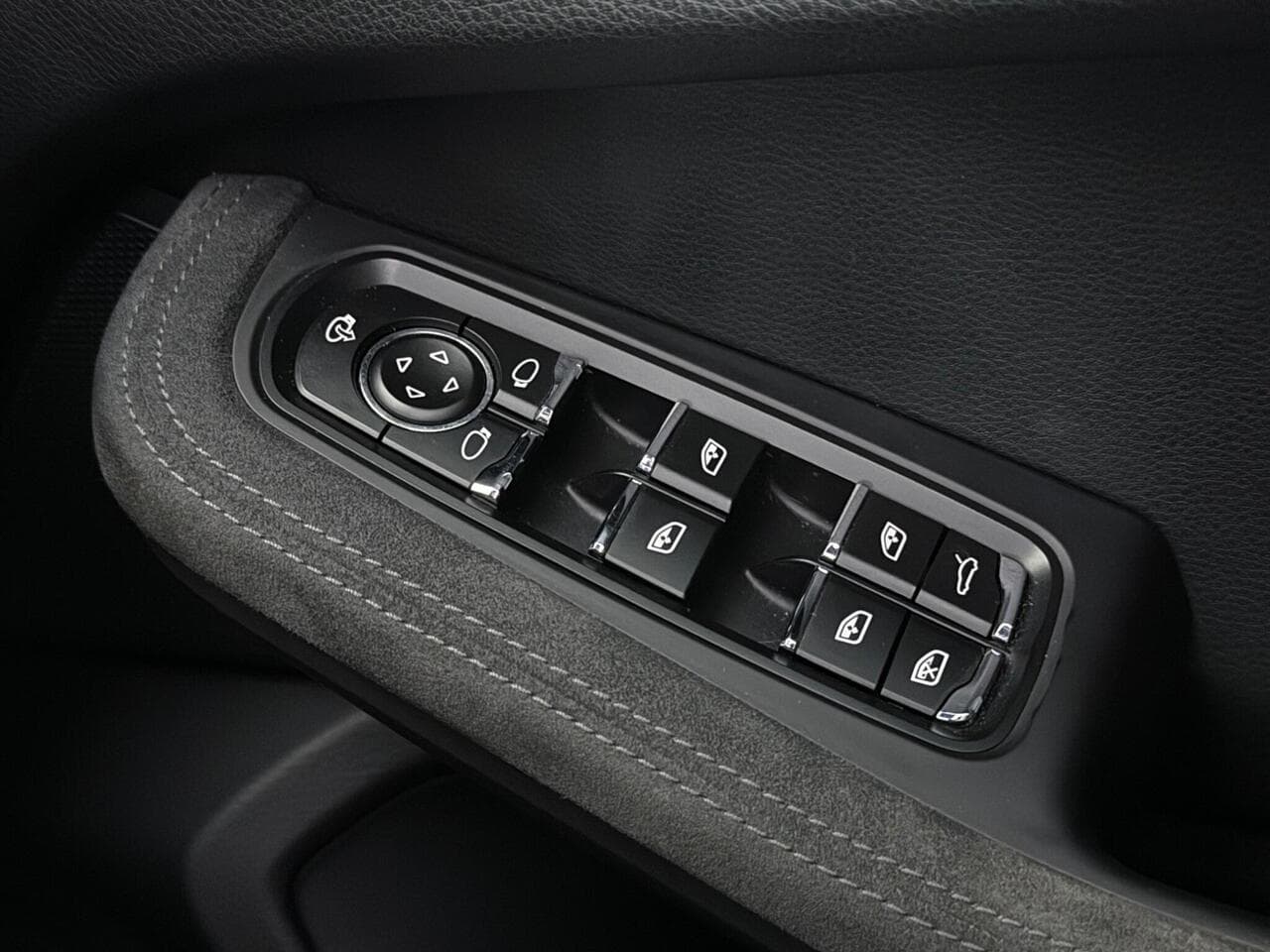 Porsche Macan thumbnail Misc Controls