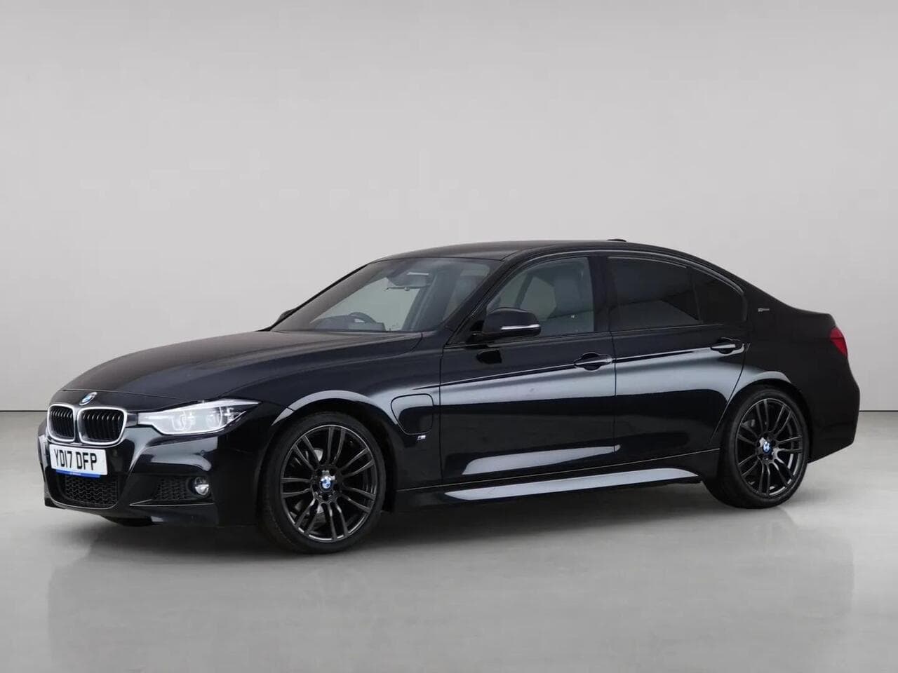 BMW 3 Series thumbnail Front Left