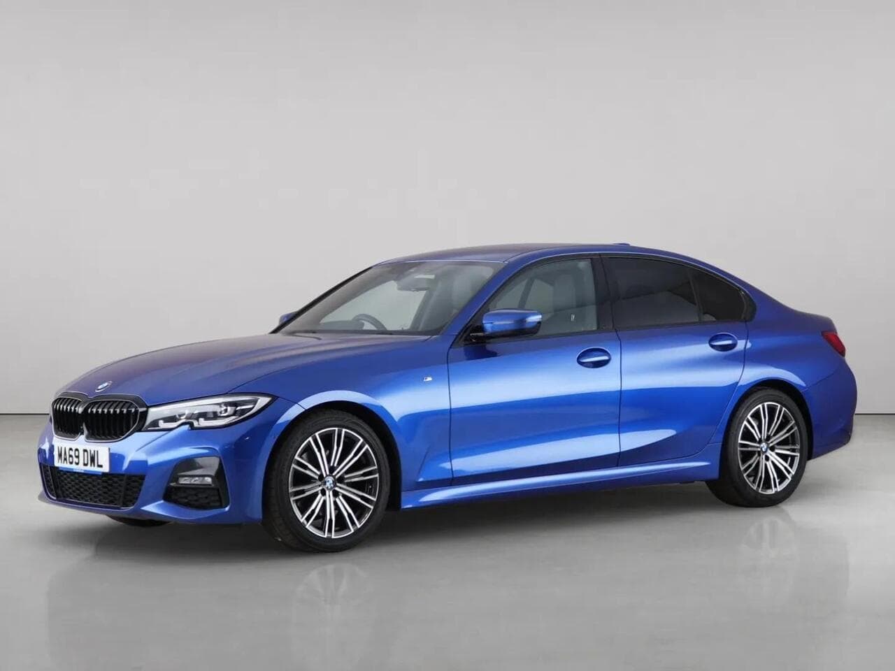 BMW 3 Series thumbnail Front Left