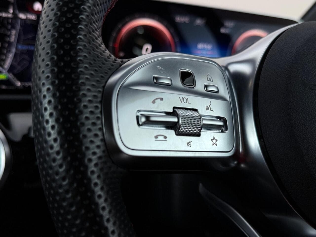 Mercedes-Benz A Class thumbnail Misc Controls