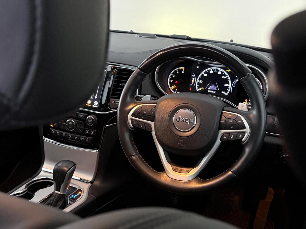 Jeep Grand Cherokee thumbnail Steering Wheel